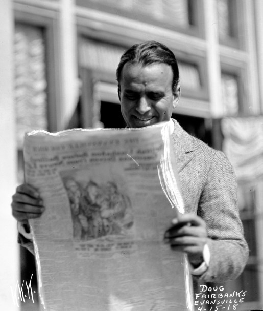 Douglas Fairbanks promoting war bonds in Evansville, Indiana, 1918. Source: Tom Mueller collection, MSS 264-1166.