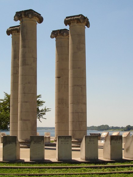 Four Freedoms momument, 2012. Source: https://commons.wikimedia.org/wiki/File:Four_Freedoms_Monument,_Evansville,_Indiana.JPG