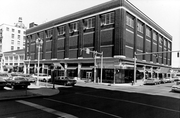 Sears building at 101 NW 4th St., at the corner with Sycamore Street, 1978-1979. Source: Hammond-Awe collection, MSS 183-182.