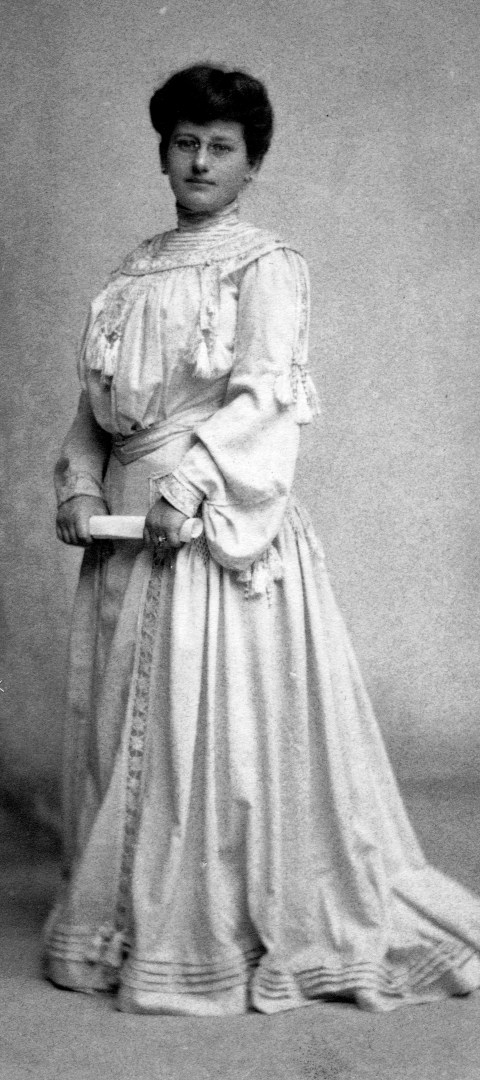 Anna Cluthe’s graduation from Indiana Dental College, 1904. Source: Oramay Cluthe-Eades collection, MSS 091-035.