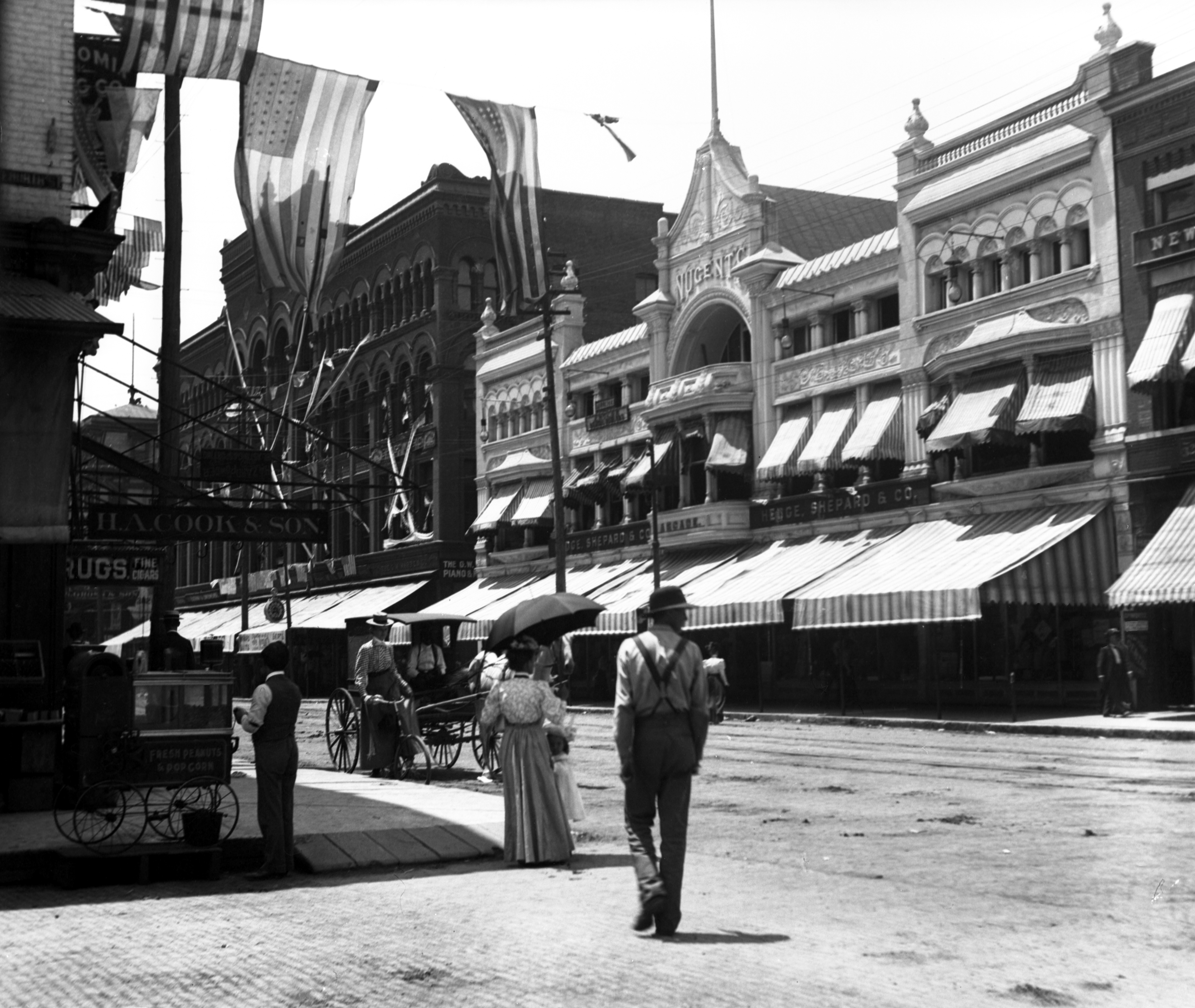 Central business district along Main Street in Evansville, Indiana, c. 1900. Source: MSS 264-0205.