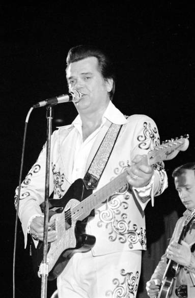 Conway Twitty performing at Roberts Stadium on March 25, 1977. Source: Greg Smith Collection at University of Southern Indiana (MSS 034-1489).