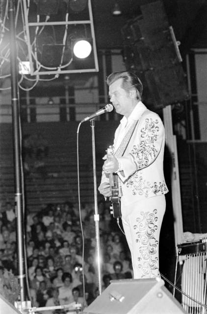 Conway Twitty performing at Roberts Stadium on March 25, 1977. Source: Greg Smith Collection at University of Southern Indiana (MSS 034-1493).