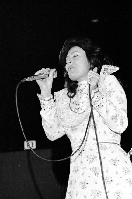 Loretta Lynn performing at Roberts Stadium on March 1977. Source: Greg Smith Collection at University of Southern Indiana (MSS 034-1496).