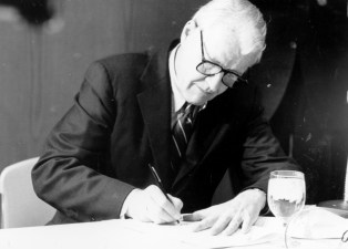 Governor Robert Orr signing independence bill in 1985.